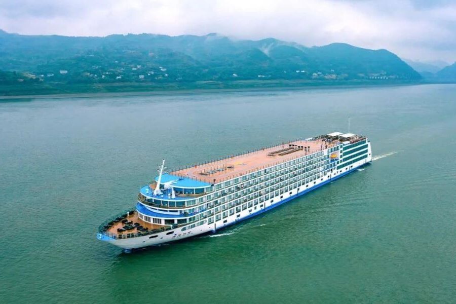 Century Oasis Cruise Ship, providing luxury Yangtze River cruises
