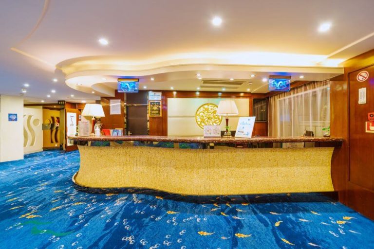 Victoria Anna - Front Desk